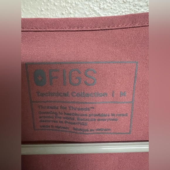 Mauve Catarina One-Pocket Top- FIGS - Picture 5 of 6